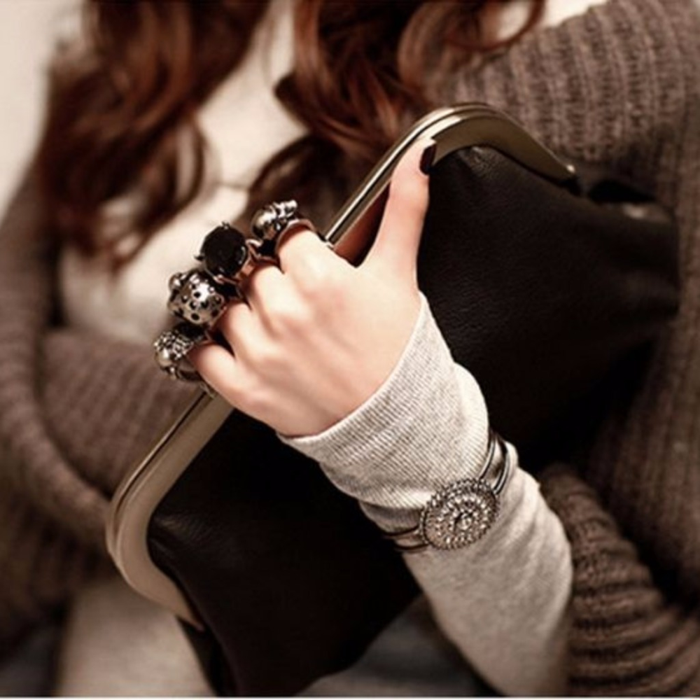 🆕🖤Statement Black Four Ring Knuckle Skull Clutch