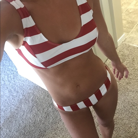 🆕 • Red & White Striped Bikini • - Picture 4 of 8