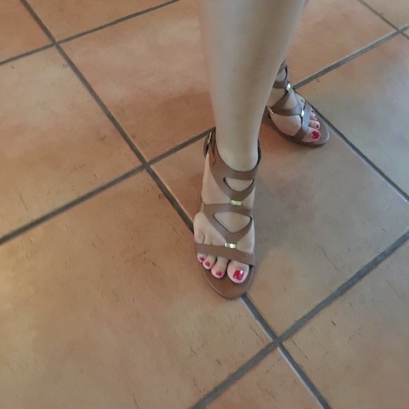 CUTE TAN WEDGES FOR SUMMER & SUPER COMFORTABLE - Picture 2 of 3