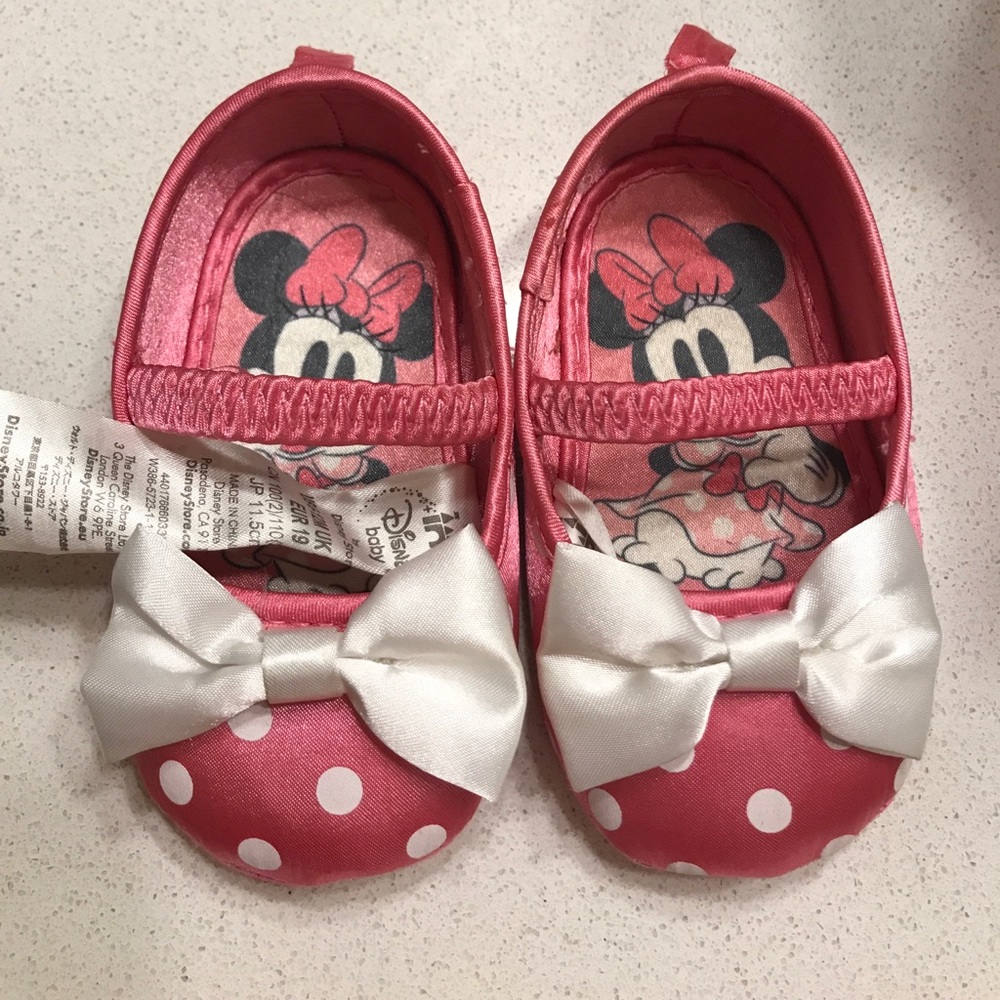 Minnie baby shoes