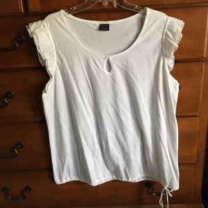 🎀White Sleeveless Shirt🎀