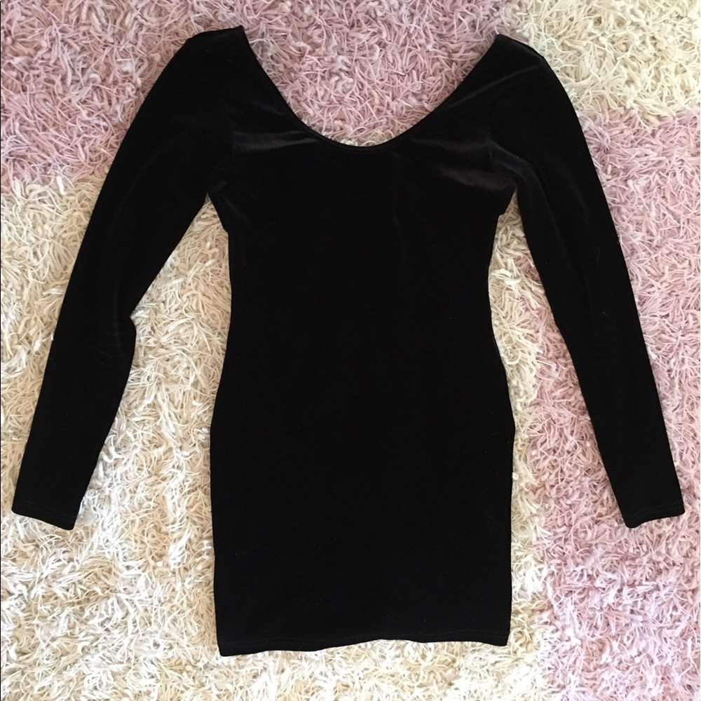 Velvet long sleeved black mini dress