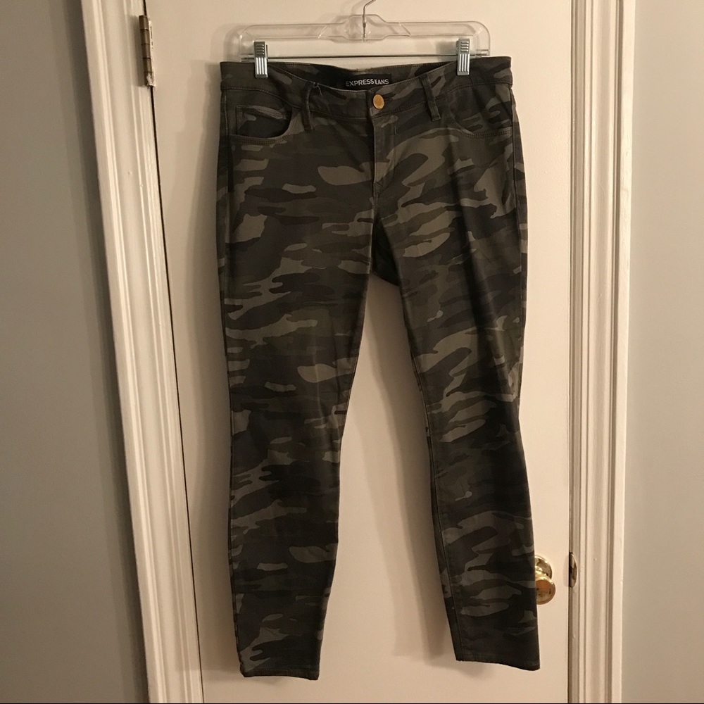 Express Camouflage Printed Ankle Pants