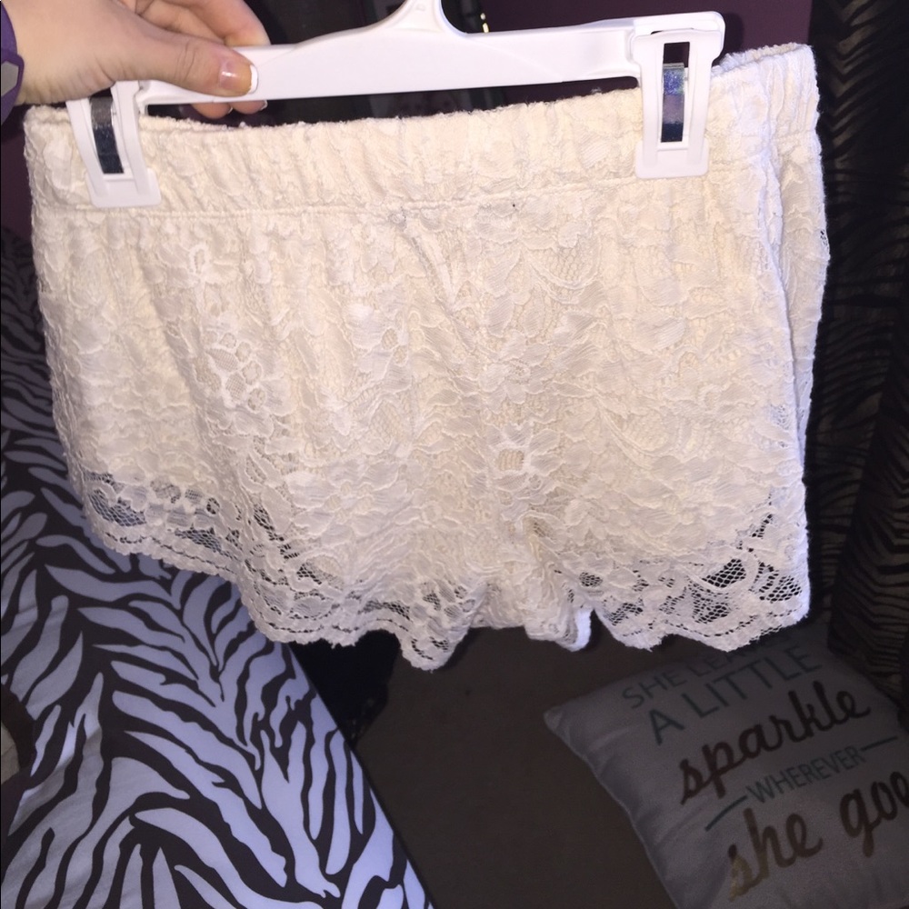 Lace shorts - Picture 3 of 3