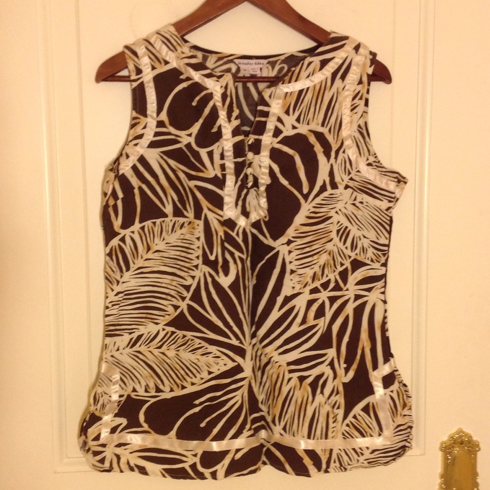Patterned sleeveless top