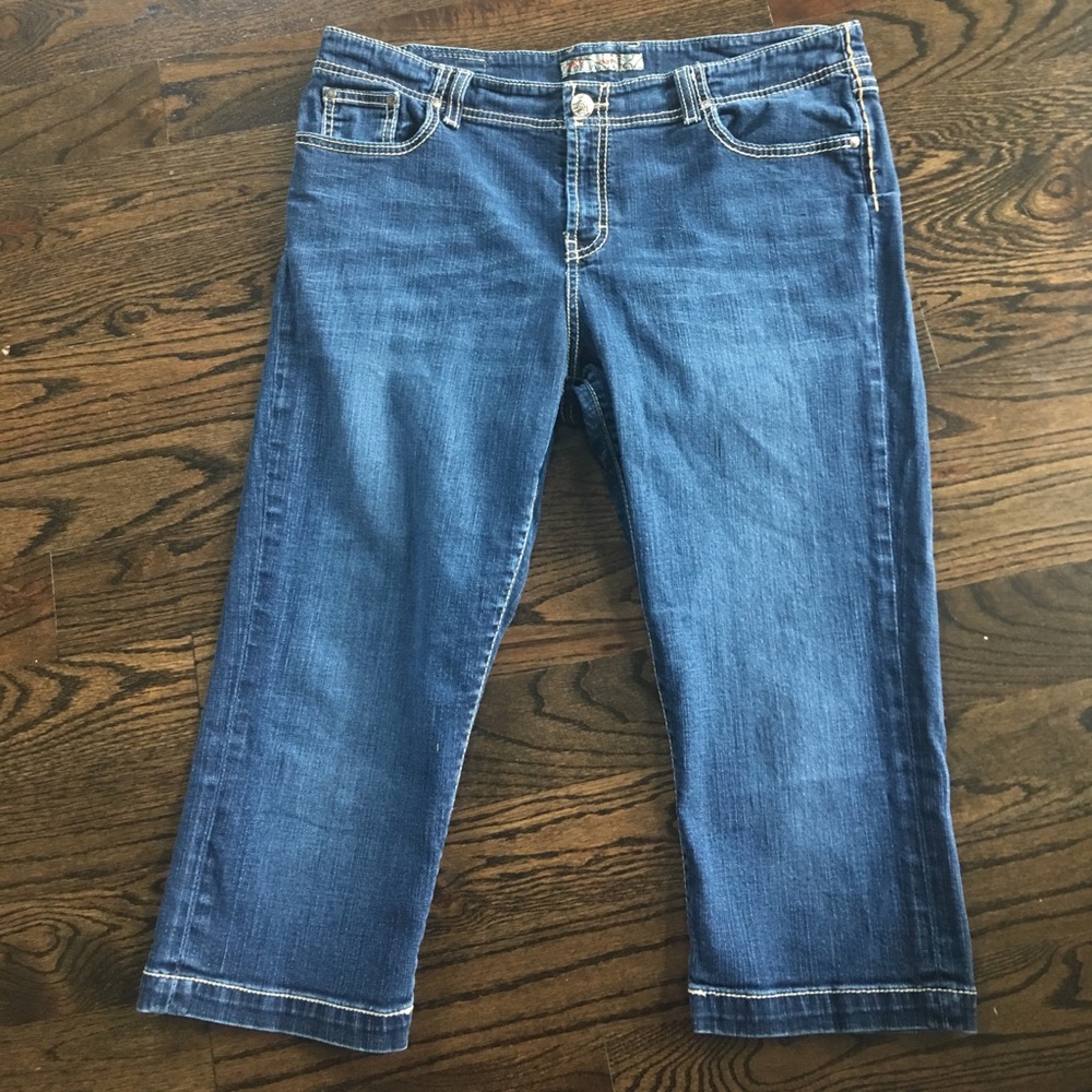 BKE "Britni" Capri Jeans Size 36