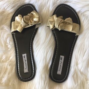 *SOLD* American Eagle Bow Sandals