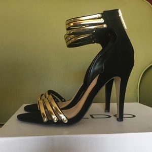 Aldo Leinan in Black & Gold