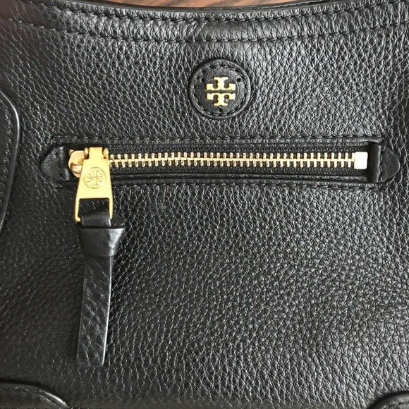 ❌SOLD❌ Tory Burch cross-body - Picture 2 of 3