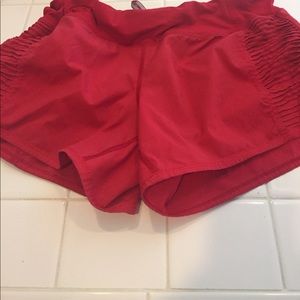 🍋Lululemon Tracker Shorts, True Red