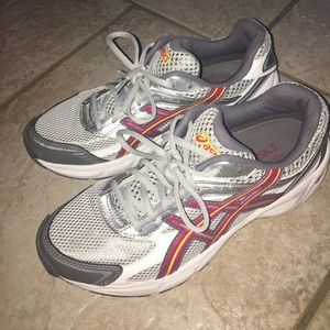 Women's asics size 9