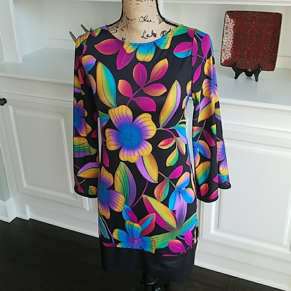 Form fitting colorful dress