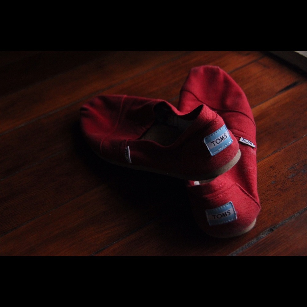 Classic Toms, Red