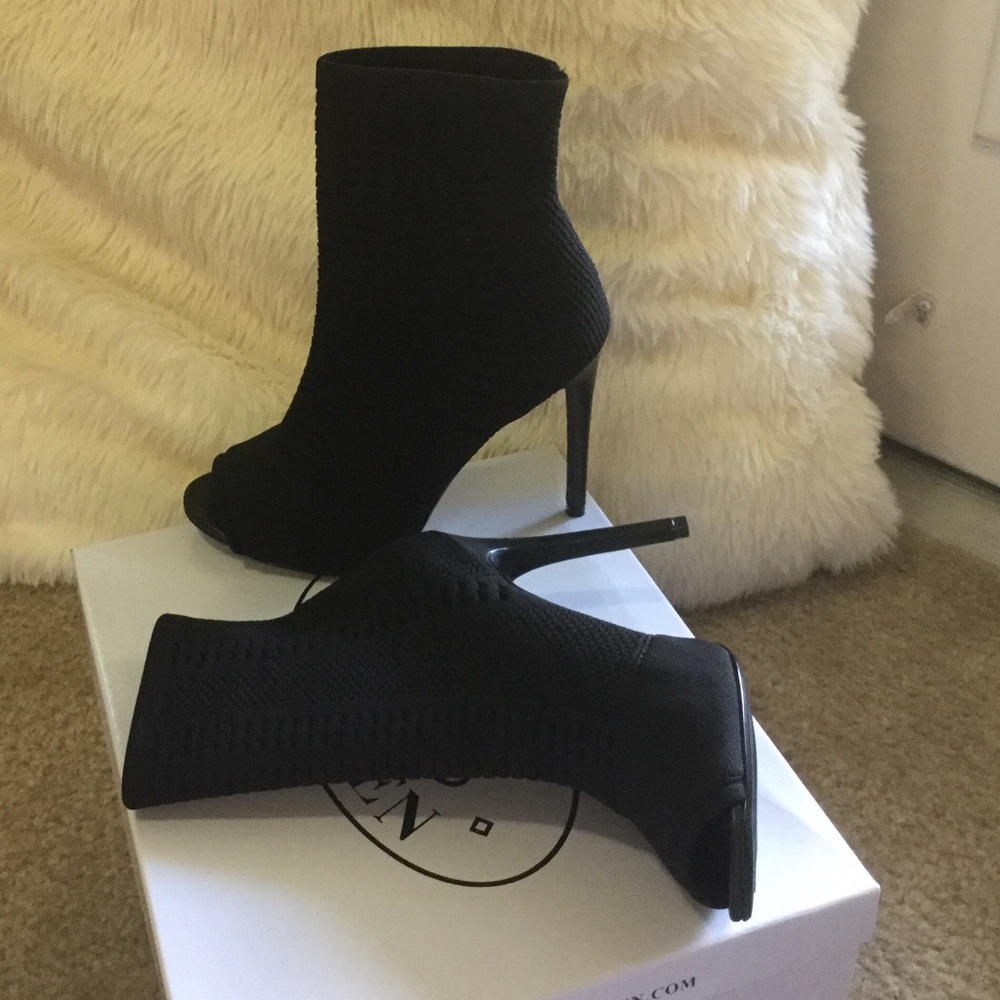💋💄Steve Madden Candid Black Bootie Size 8💋💄