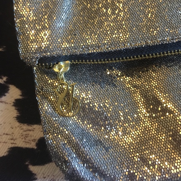 New. Gold Victoria's Secret Bag with mirror - Picture 2 of 7