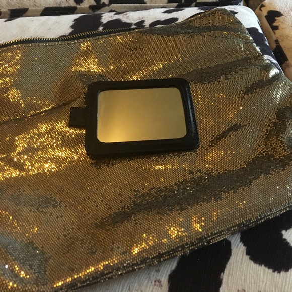 New. Gold Victoria's Secret Bag with mirror - Picture 6 of 7