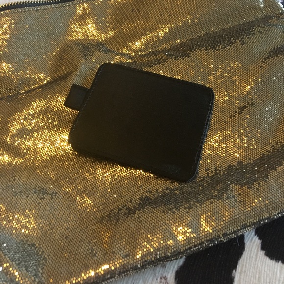 New. Gold Victoria's Secret Bag with mirror - Picture 7 of 7