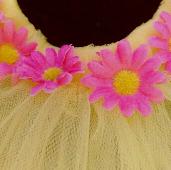 Infant yellow tutu skirt outfit with pink daisies - Picture 2 of 4