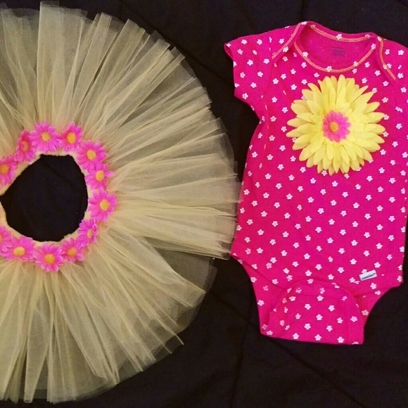 Infant yellow tutu skirt outfit with pink daisies - Picture 3 of 4