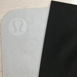 Lululemon hot yoga towel mat. Excellent condition.