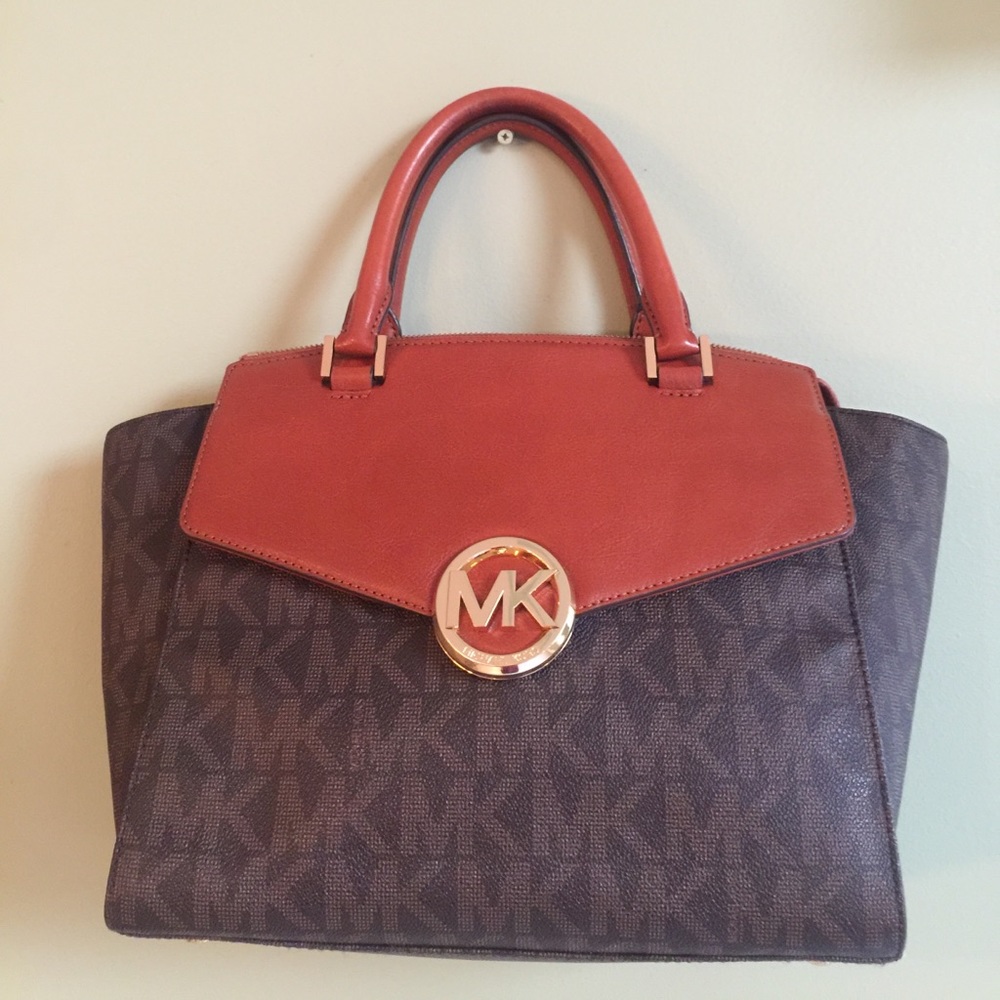 Micheal Kors purse
