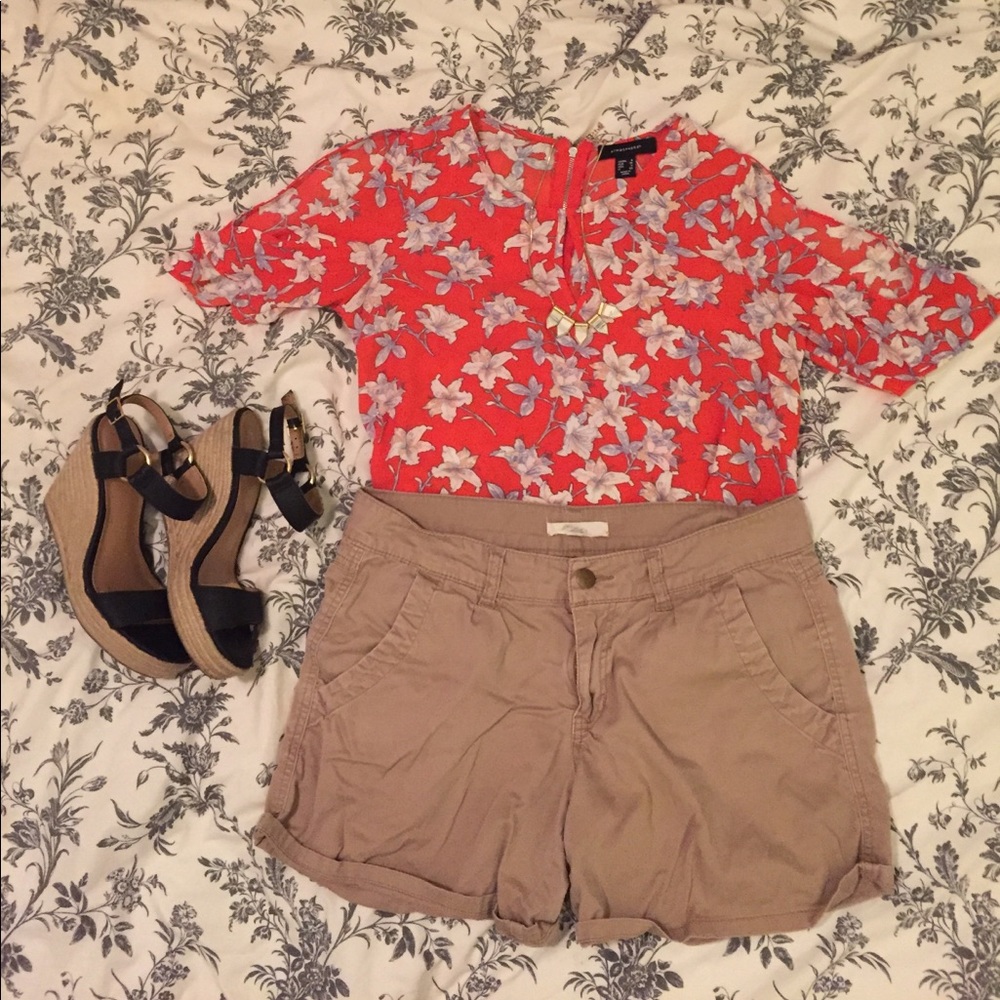 Super comfy Xai Khaki shorts - 29