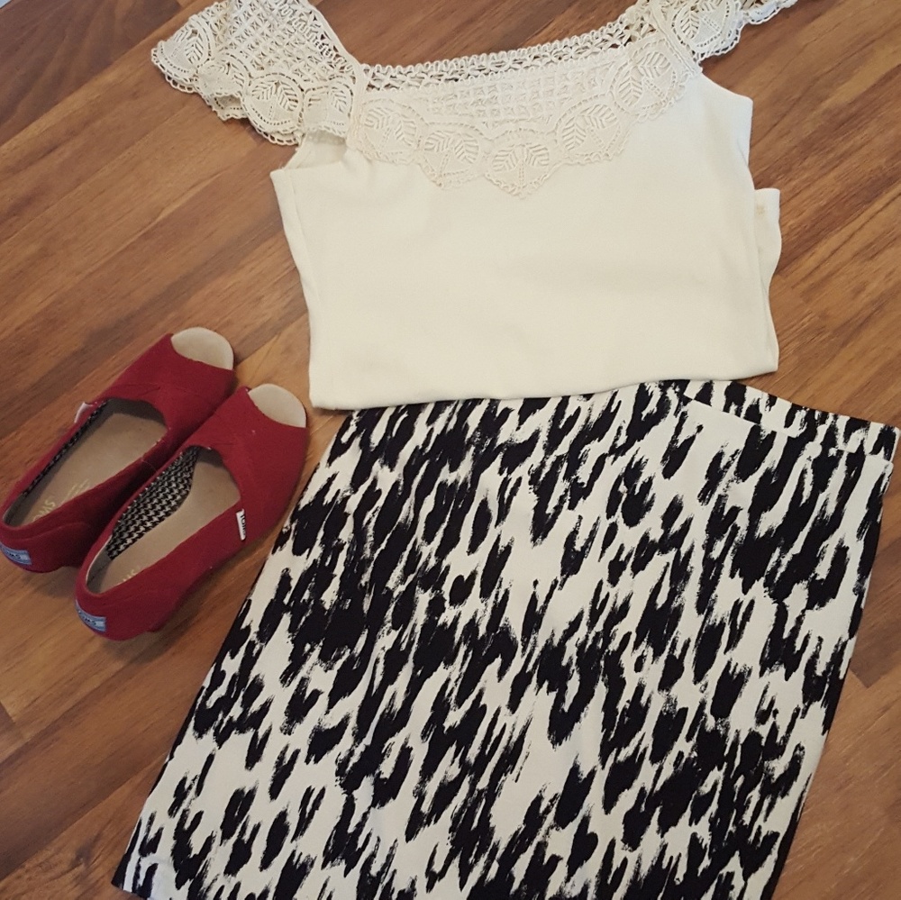 Beautiful pencil skirt in great condition!