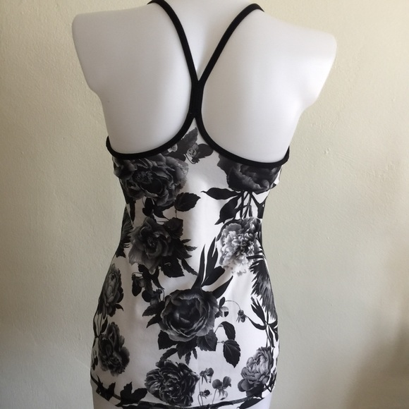 Lululemon Power Y Tank Brisk Bloom Black White - Picture 4 of 7