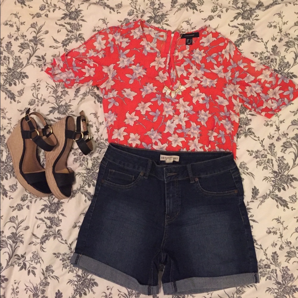 Bermuda jean shorts with cuffs -- size 8