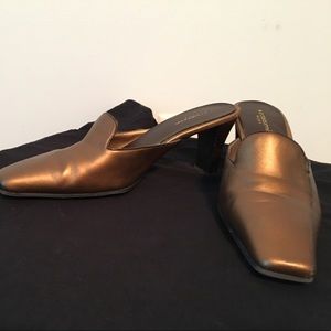 Liz Claiborne leather flex mules