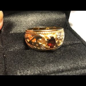 14kt gold "Garnet & Diamond " Vintage Ring!!  $130