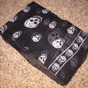 Alexander mcqueen skull scarf