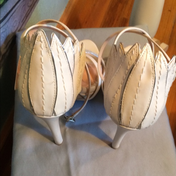 🌸HOST PICK🌸 Shoe Dazzle - White Swan heels - Picture 5 of 8