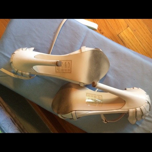 🌸HOST PICK🌸 Shoe Dazzle - White Swan heels - Picture 7 of 8