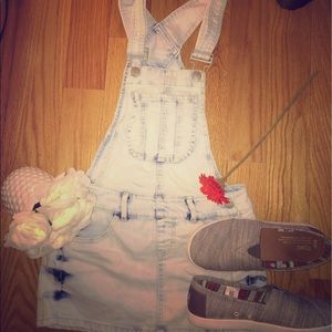 Adorable jean light washed overalls with skirt🌺