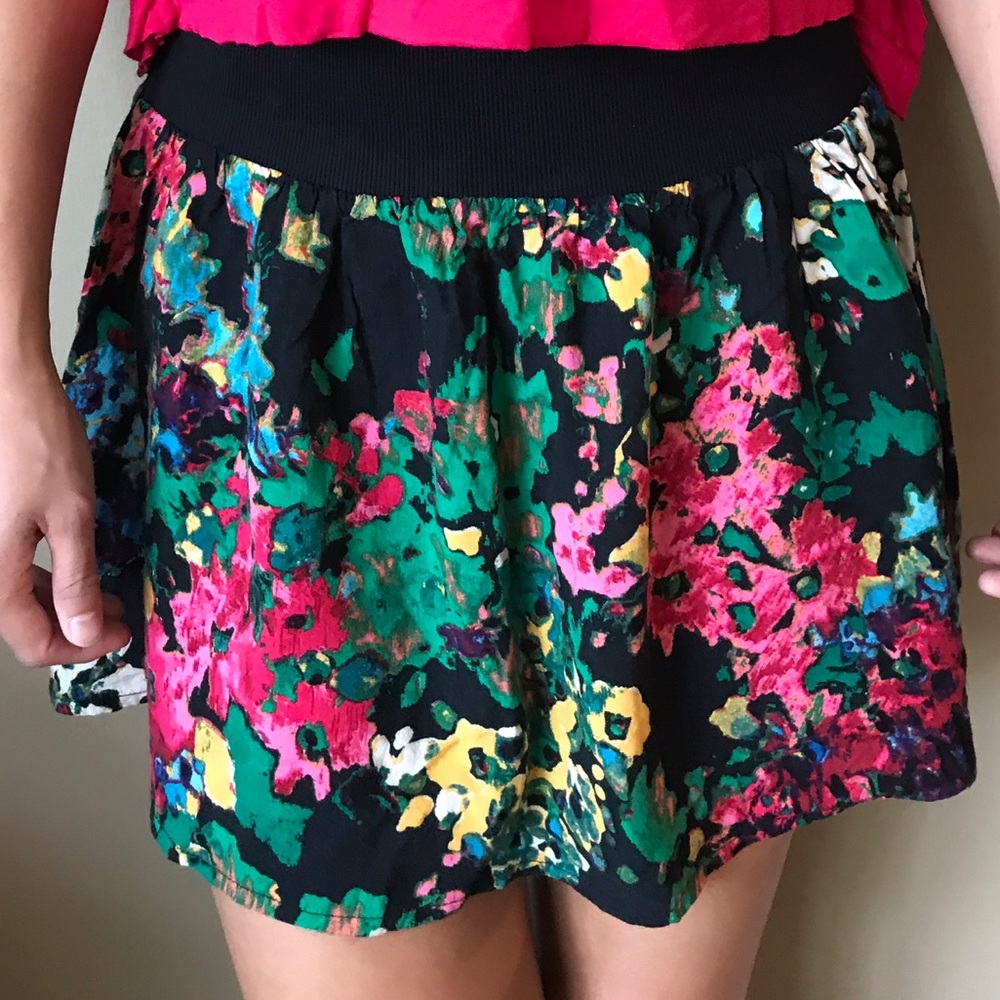 Floral print short flowy skirt