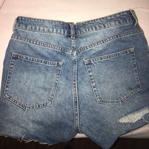 Brand new distressed jean shorts - Picture 2 of 3