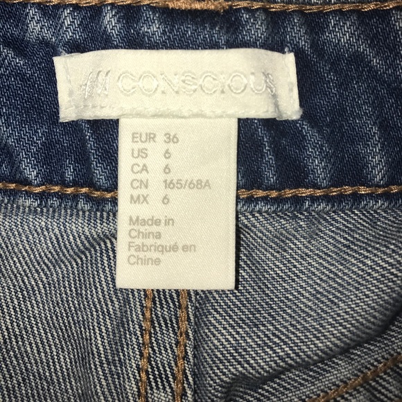 Brand new distressed jean shorts - Picture 3 of 3