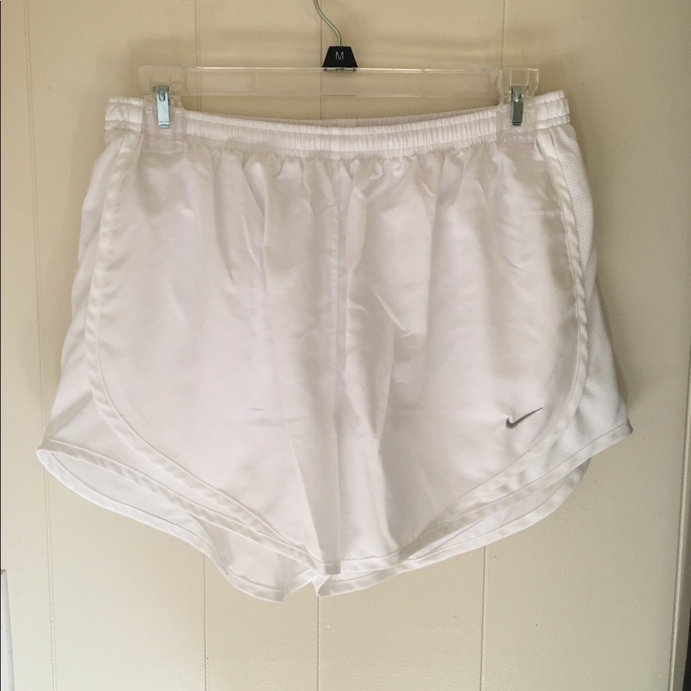 White Women's Nike Shorts Medium
