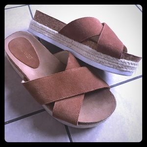 Nine West Platform Sandal Size 6!