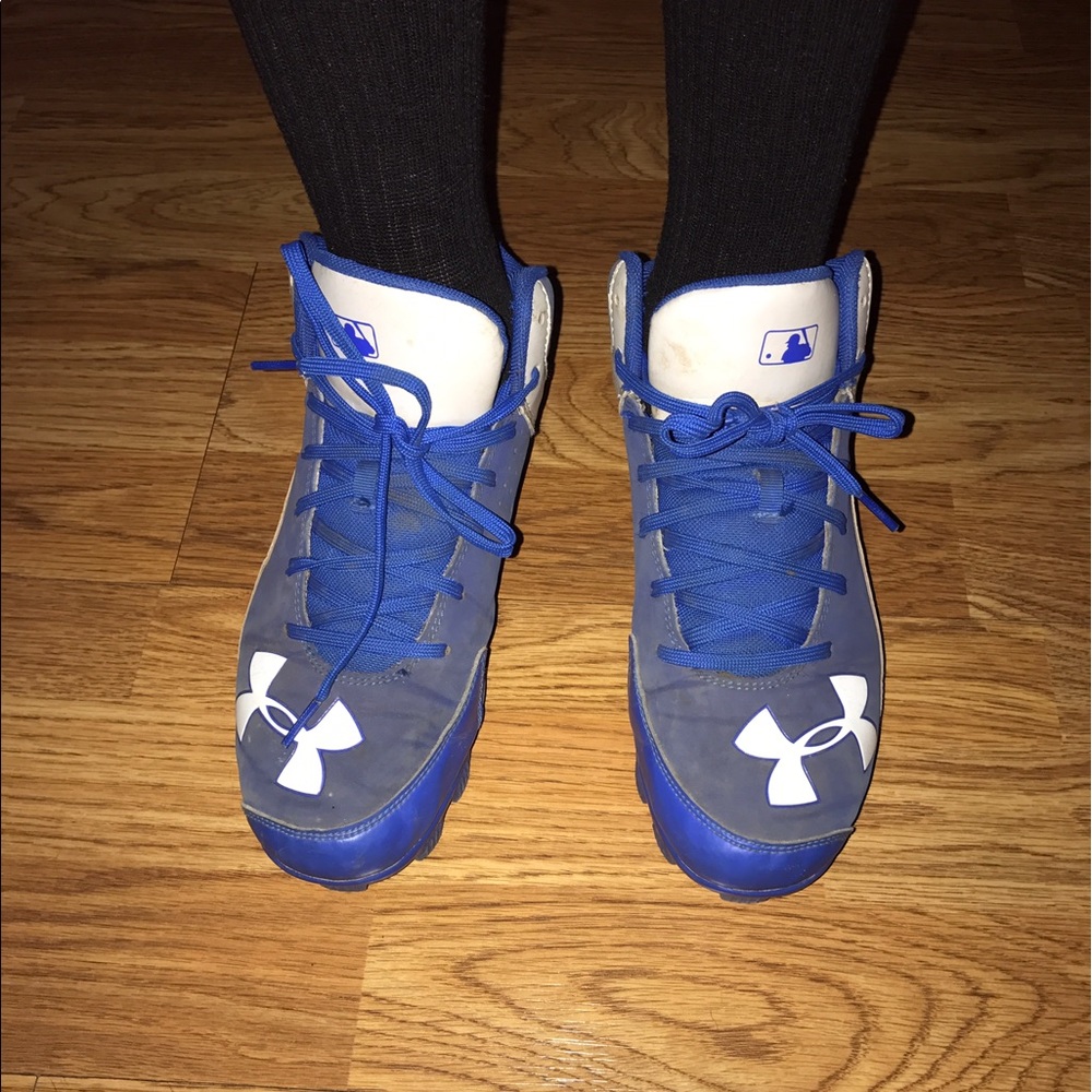 Under armour Size 6.5 youth football cleats