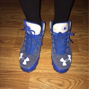 Under armour Size 6.5 youth football cleats