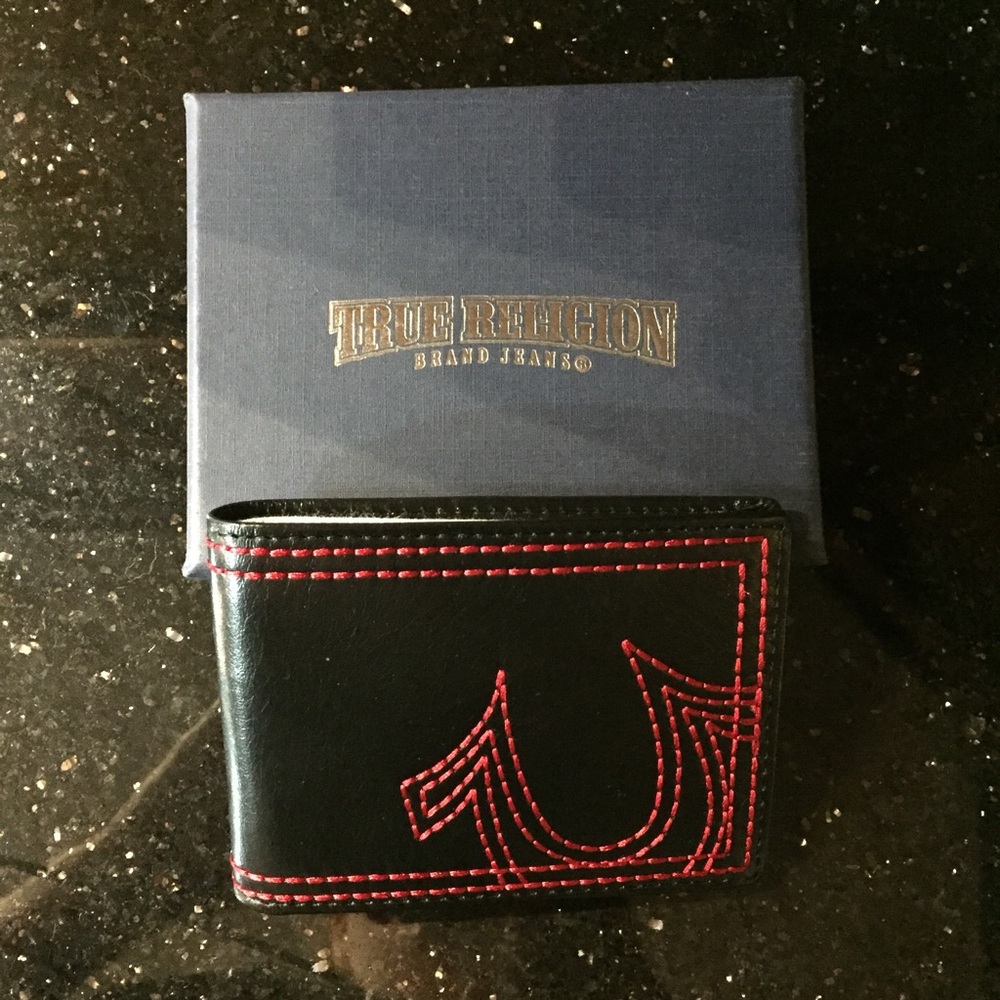 NWT TRUE RELIGION MENS LEATHER WALLET