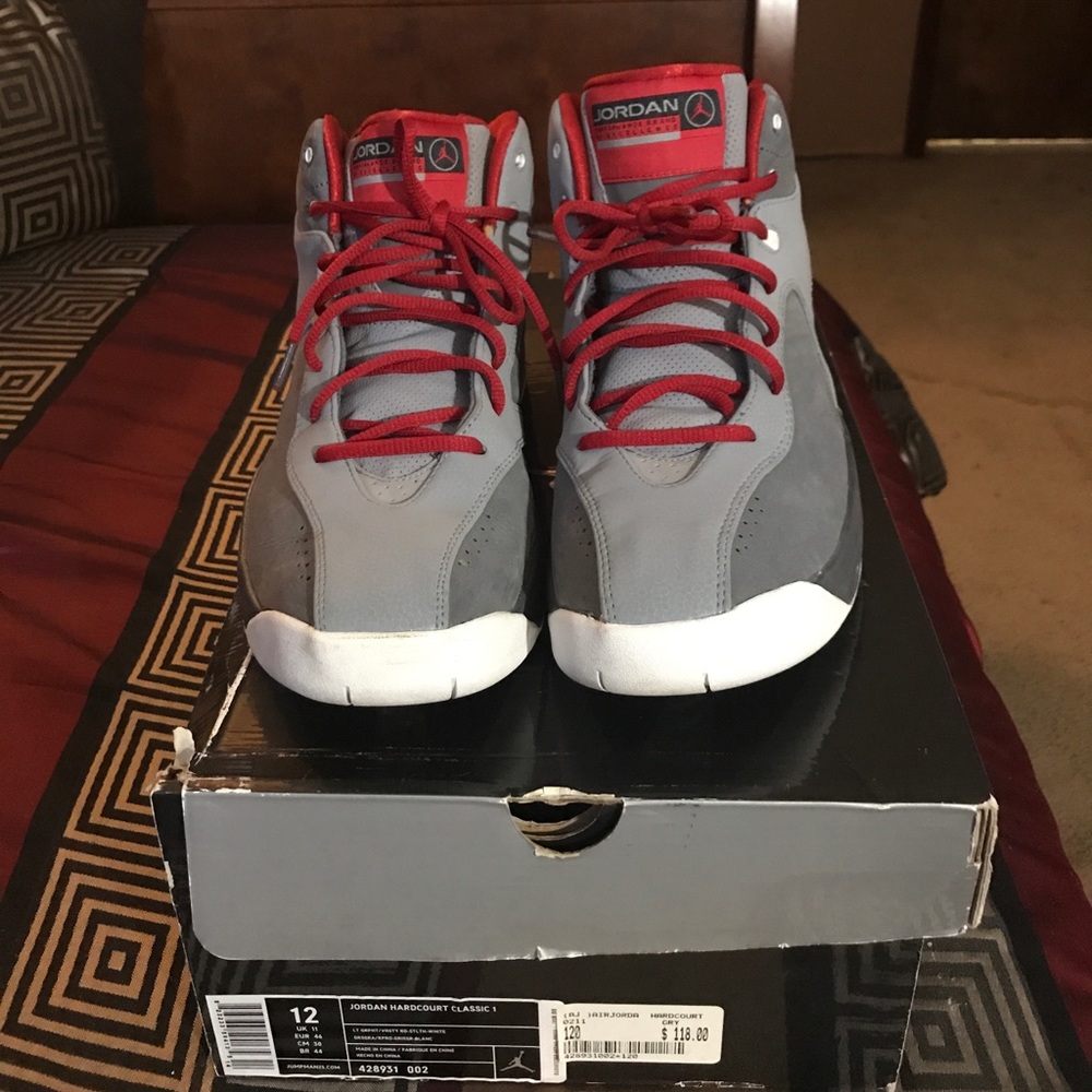 Jordan Hardcore Classic 1 Light grey/Red