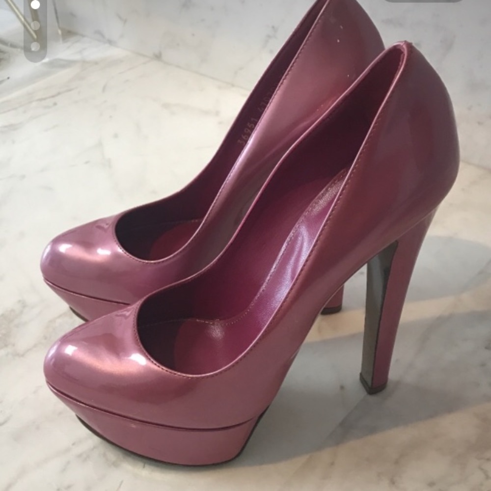 Metalic pink heels