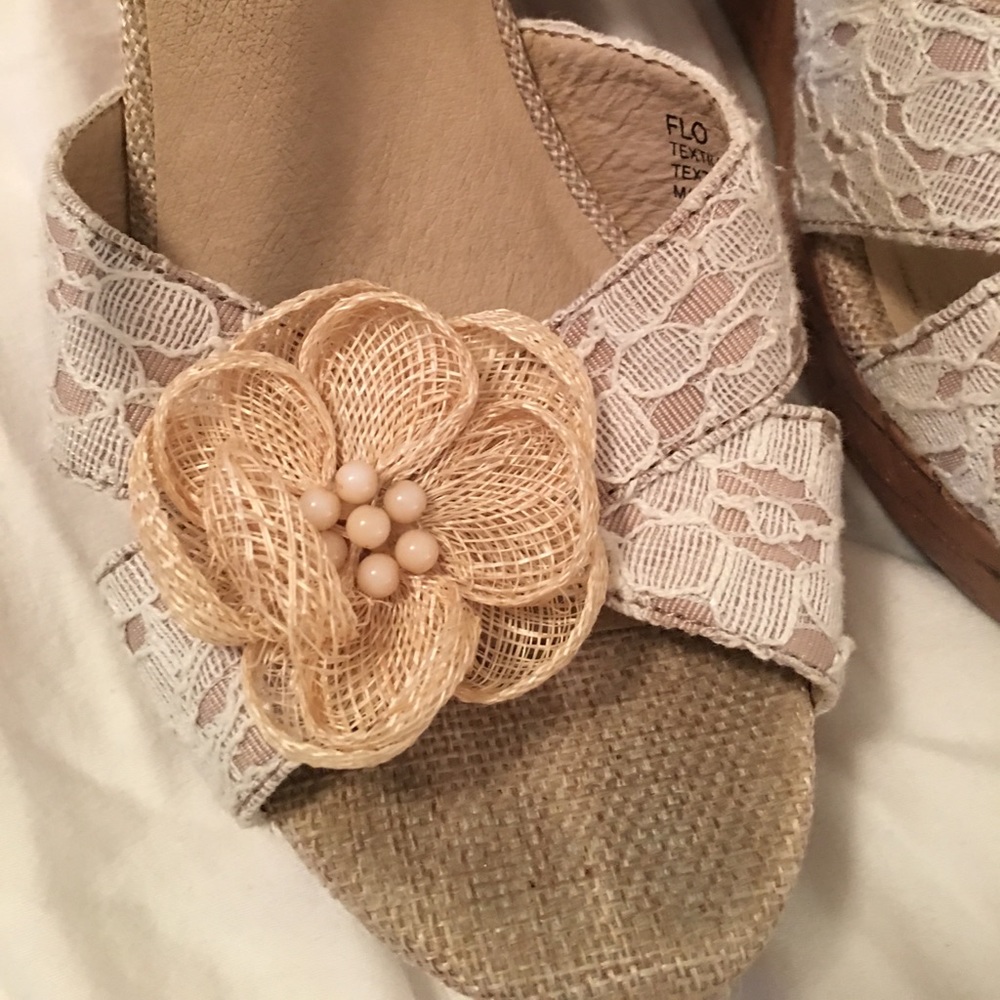 Wedges shoes with flower design - Picture 2 of 7
