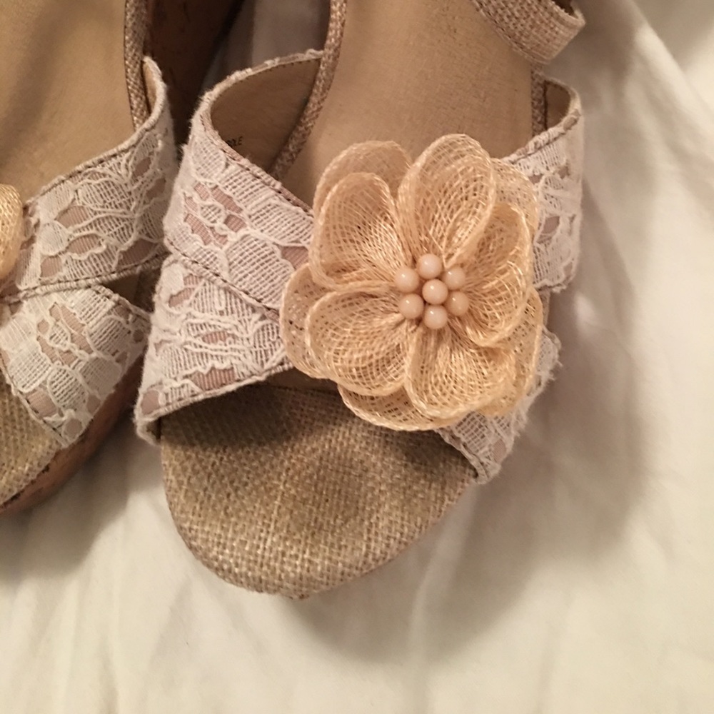 Wedges shoes with flower design - Picture 3 of 7
