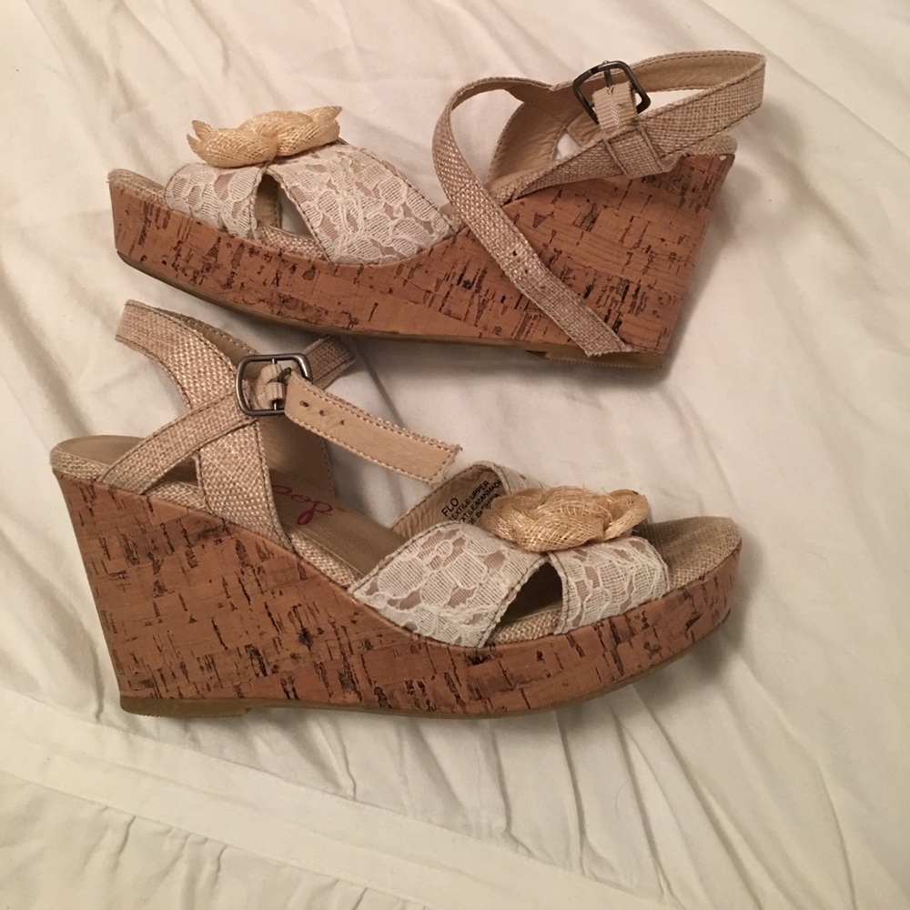 Wedges shoes with flower design - Picture 6 of 7