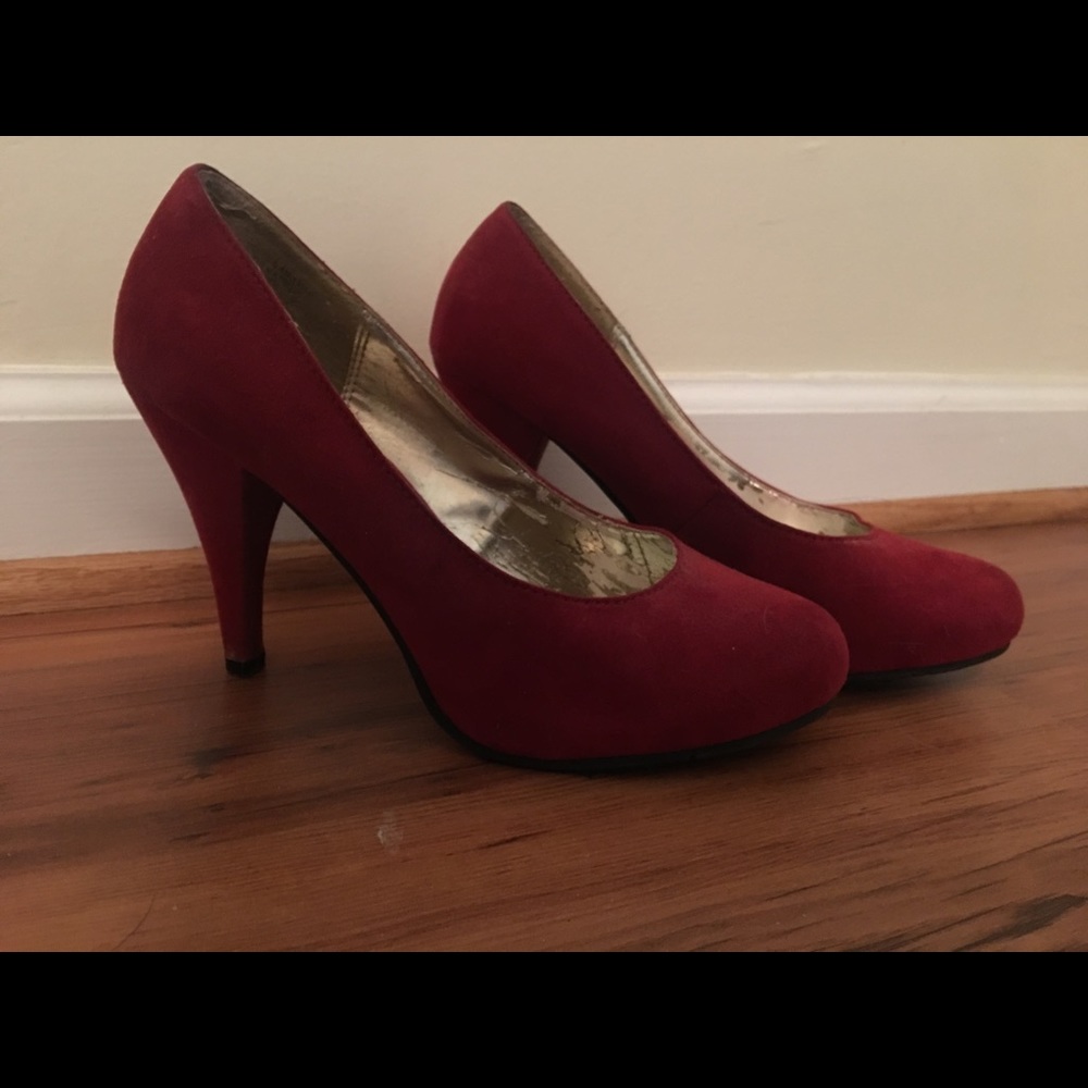 Red heels - Picture 2 of 5