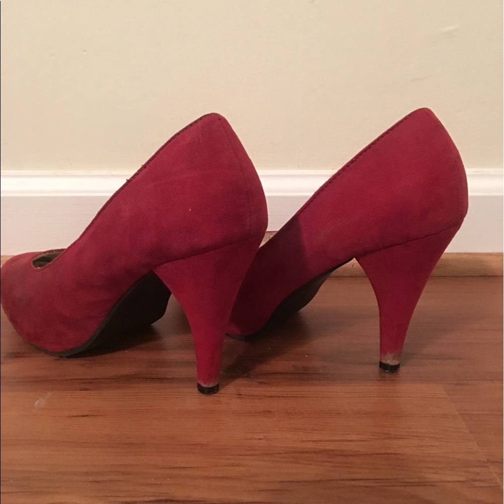 Red heels - Picture 3 of 5